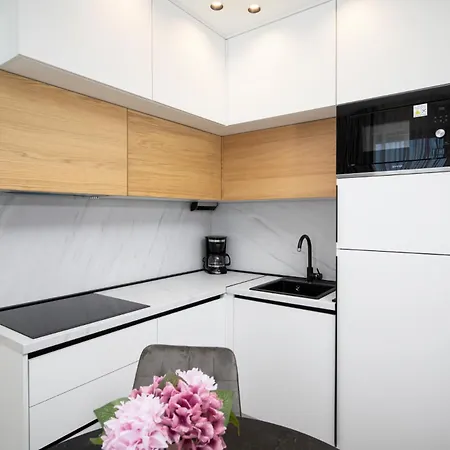 A'more Bijeca - App B4 - Mpolo * Medulin